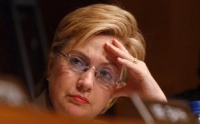 200_senator_clinton_listens_to_rumsfeld_at_the_senate_hearings.jpg