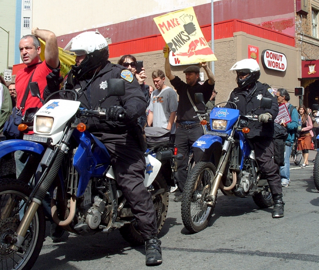 640_occupysf01-copdonuts5382.jpg 