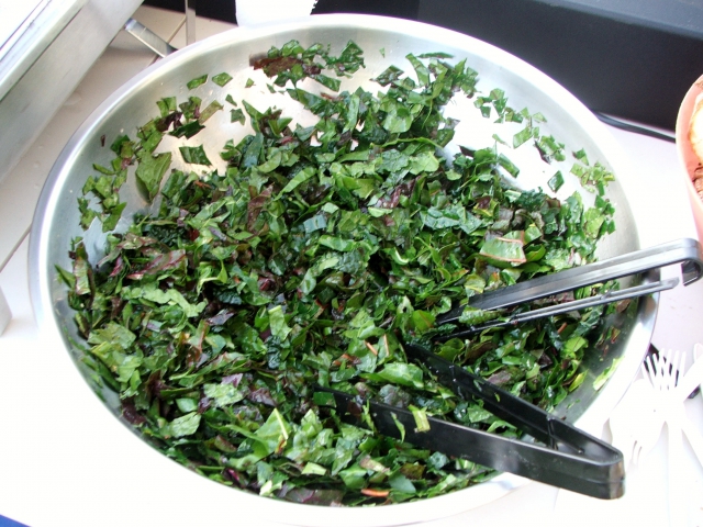 640_a_delicious_salad_with_greens_grown_in_the_garden.jpg 