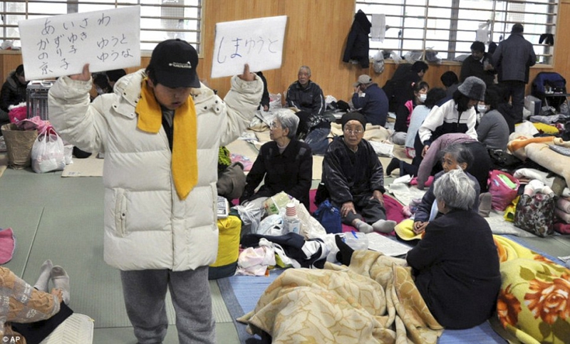 800_fukushima_evacuation_center.jpg 